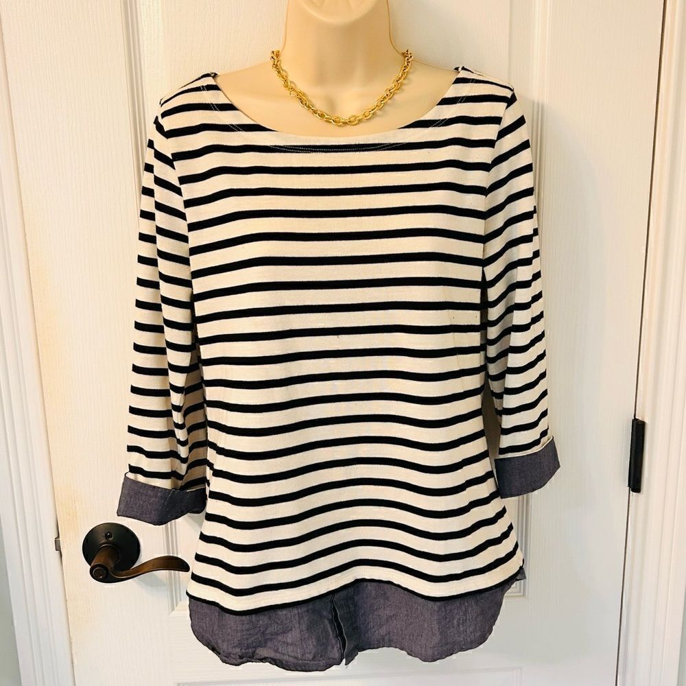 Market & Spruce White and Black Stripe Top! ❤️